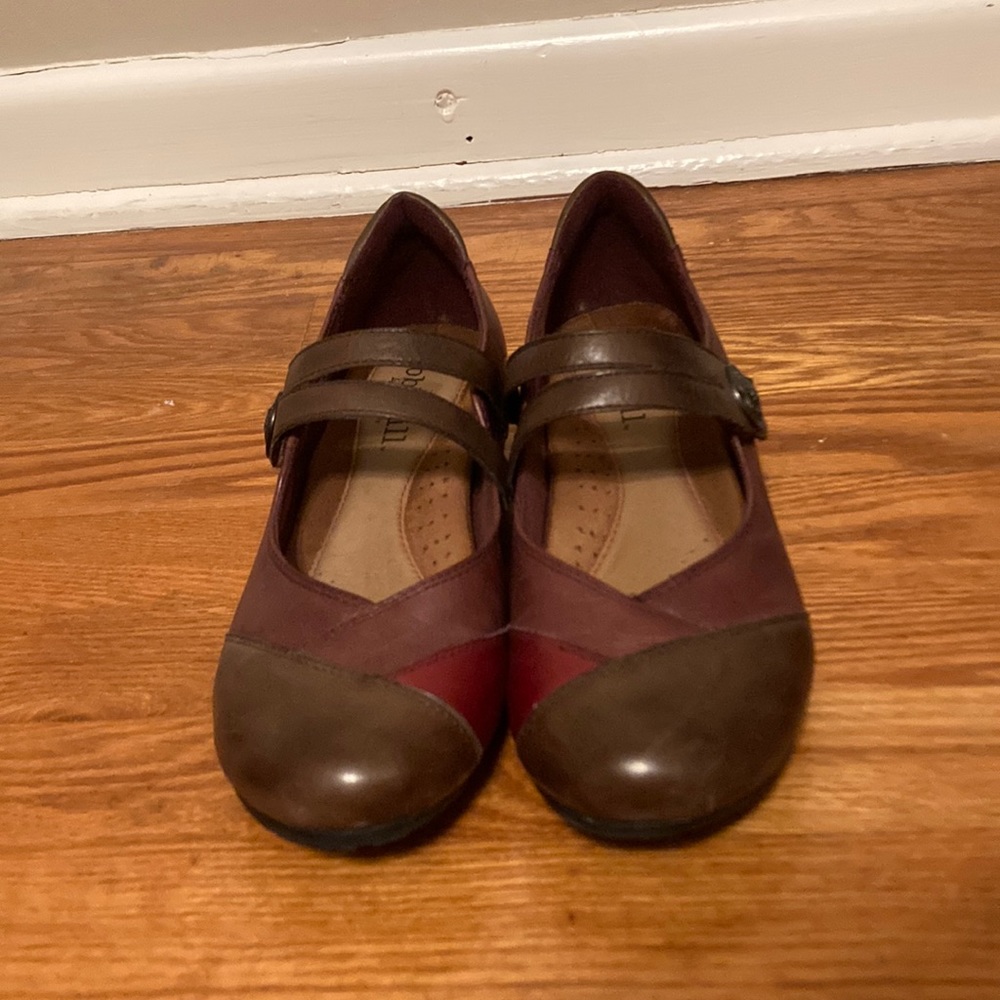 8.5 low-heeled Mary Jane, multi-colored shoes